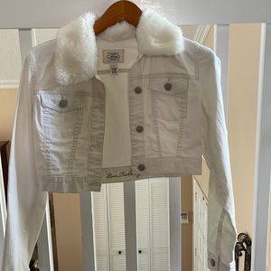 White house black market faux fur trimmed jean jacket size 6
